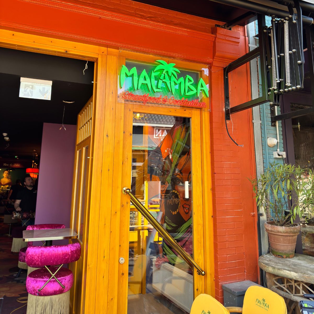Gevelreclame - Neon - Mansign