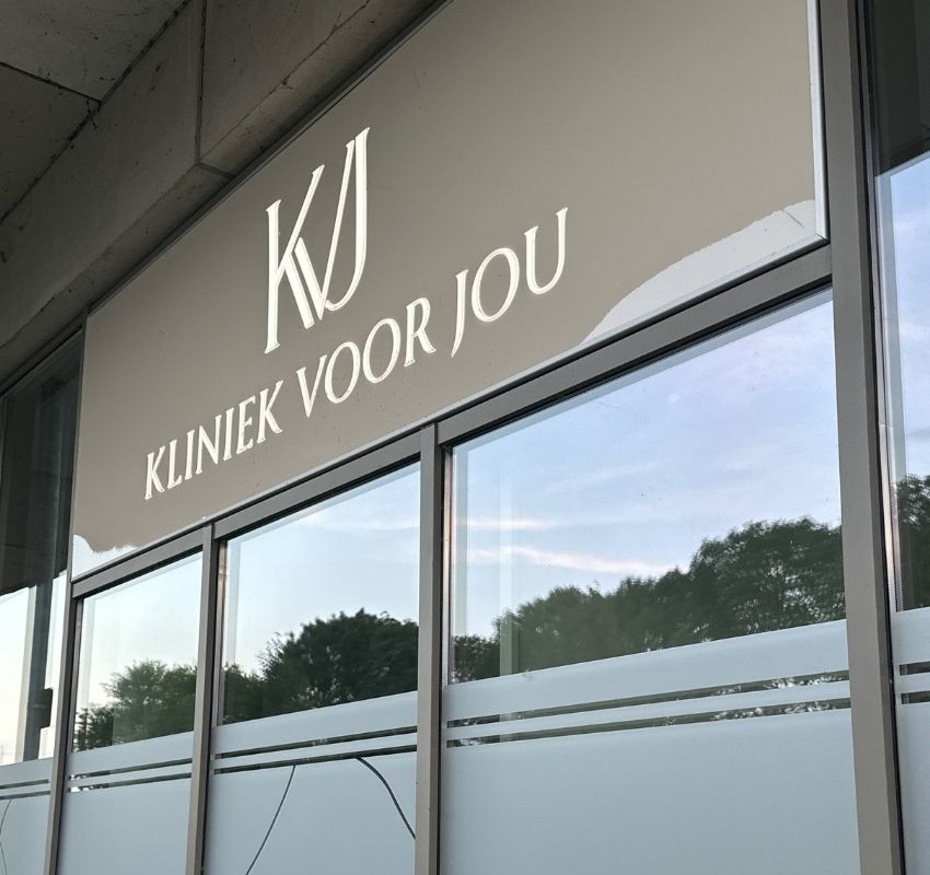 Lichtreclame gevel, kliniek - Mansign