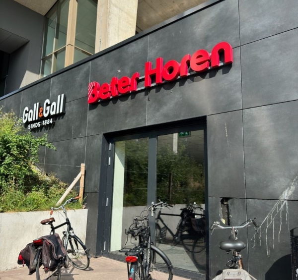 Lichtreclame, gevel Beter Horen Arnhem, retail - Mansign